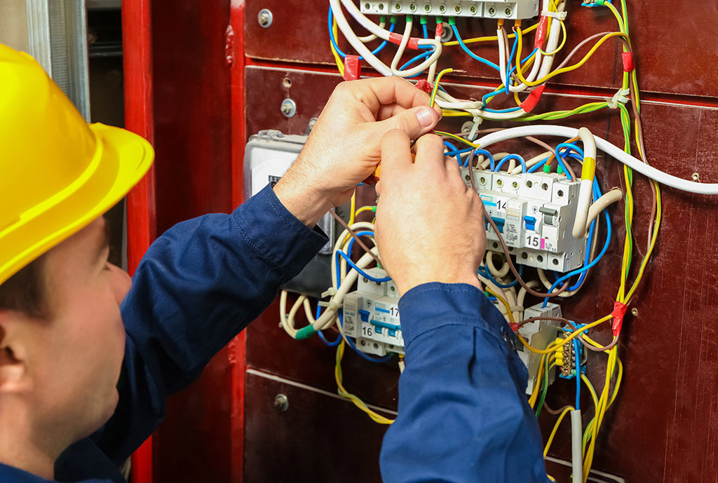 Signs-That-You-Need-To-Call-a-Dallas-Electrician